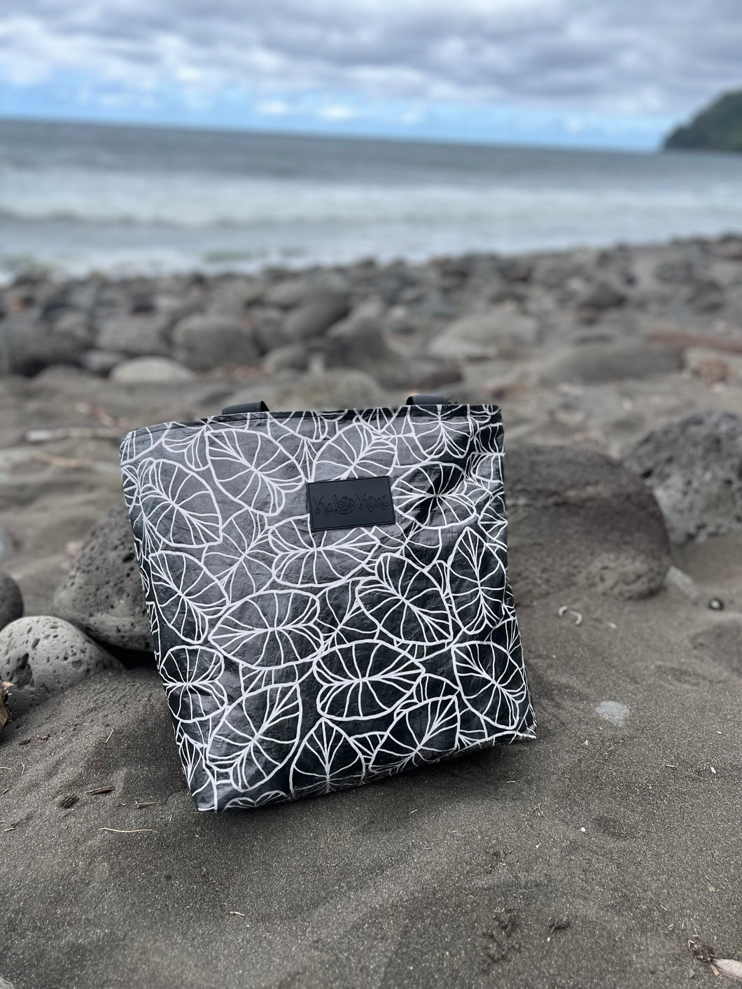 Water Resistant Tote ~ LO'I KALO X POHAKU