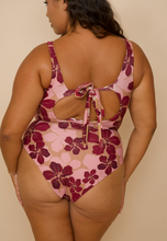 Load image into Gallery viewer, Waima Full Piece ~ Hau Strawberry X Cappuccino
