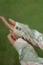 Load image into Gallery viewer, M.rah Longsleeve ~ Ginger Lei X Green
