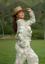 Load image into Gallery viewer, M.rah Longsleeve ~ Ginger Lei X Green

