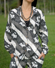 Load image into Gallery viewer, M.rah Longsleeve ~ Ginger Lei X Black
