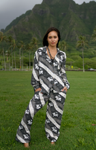 Load image into Gallery viewer, M.rah Longsleeve ~ Ginger Lei X Black
