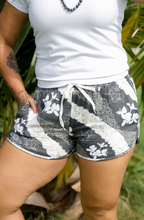 Load image into Gallery viewer, Loli'i Shorts ~ Ginger Lei X Black
